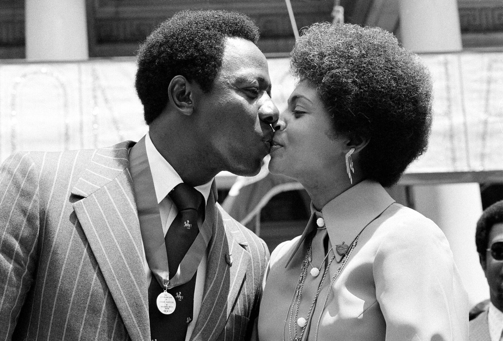NYC MEDAL HANK AARON WIFE BILLYE